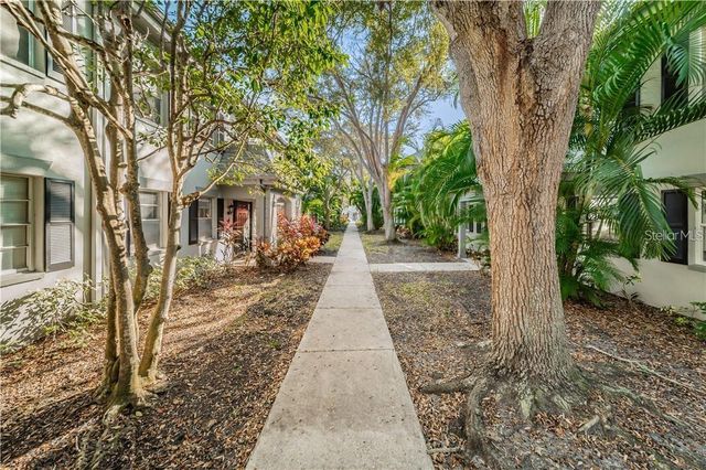6990 PLACE DE LA PAIX 2B, South Pasadena, FL 33707