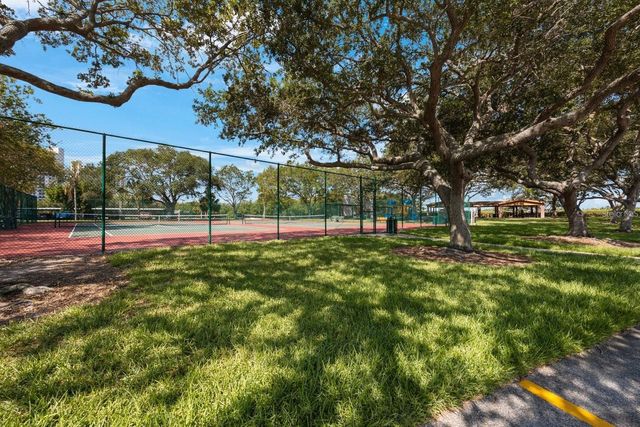 6990 PLACE DE LA PAIX 2B, South Pasadena, FL 33707