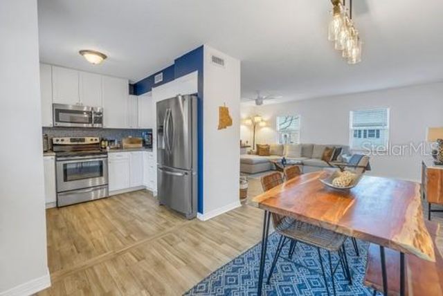 6990 PLACE DE LA PAIX 2B, South Pasadena, FL 33707