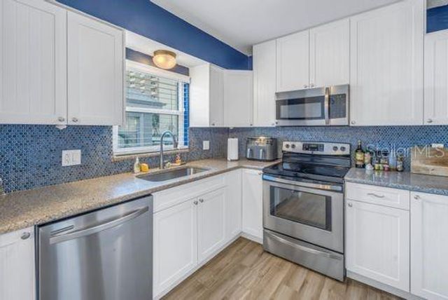 6990 PLACE DE LA PAIX 2B, South Pasadena, FL 33707