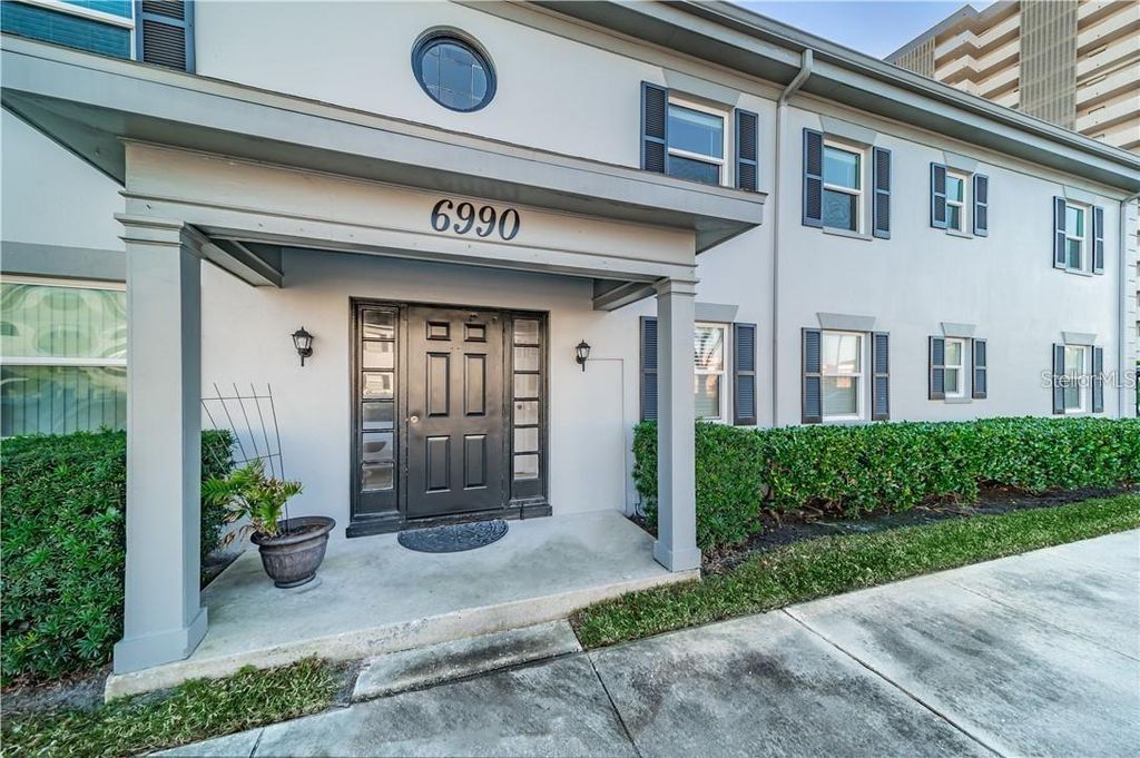 6990 PLACE DE LA PAIX 2B, South Pasadena, FL 33707