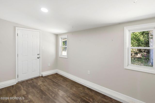 30 Parisian Drive, Toms River, NJ 08753