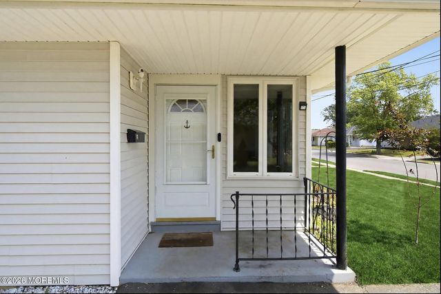 30 Parisian Drive, Toms River, NJ 08753