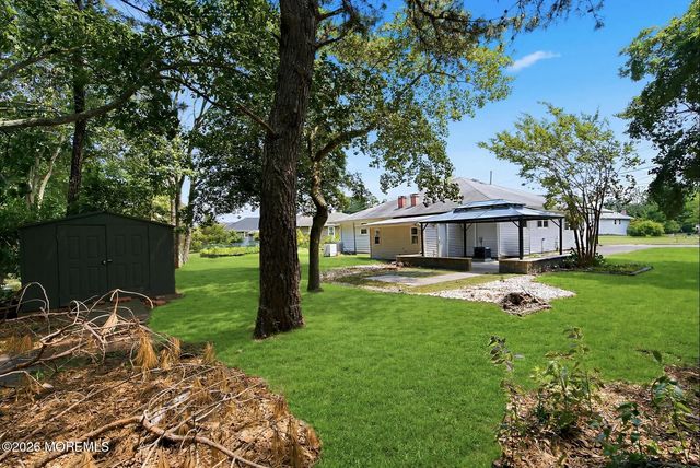 30 Parisian Drive, Toms River, NJ 08753