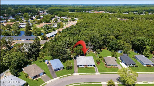 30 Parisian Drive, Toms River, NJ 08753