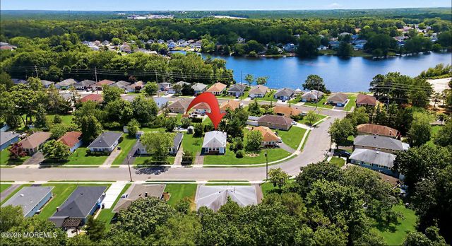 30 Parisian Drive, Toms River, NJ 08753