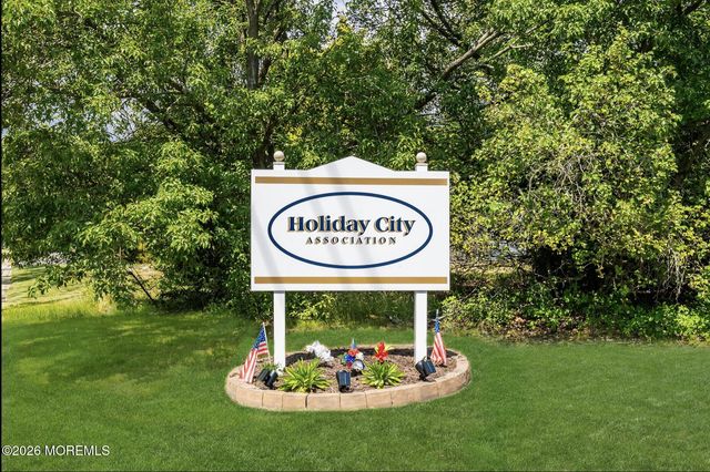 30 Parisian Drive, Toms River, NJ 08753