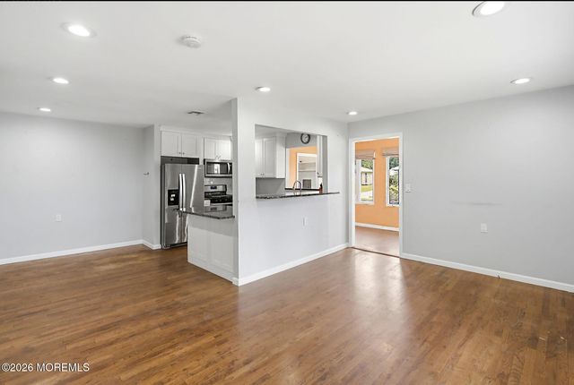 30 Parisian Drive, Toms River, NJ 08753