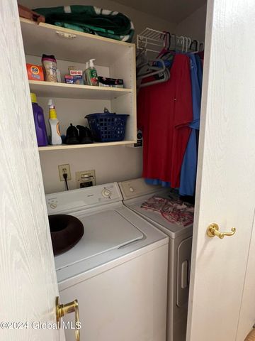 35 Meadow Rue Place, Malta, NY 12020