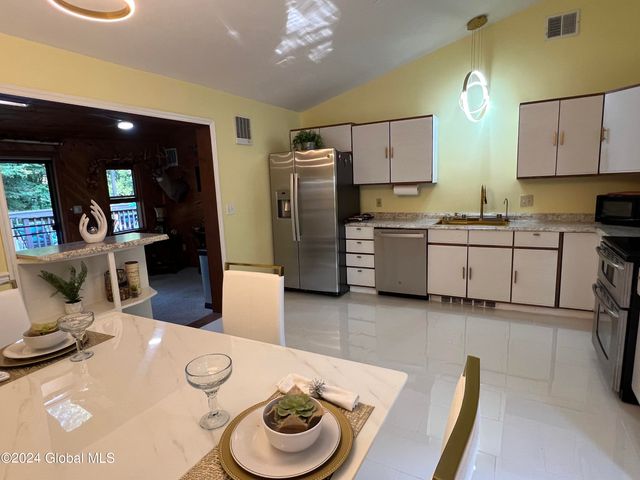 35 Meadow Rue Place, Malta, NY 12020