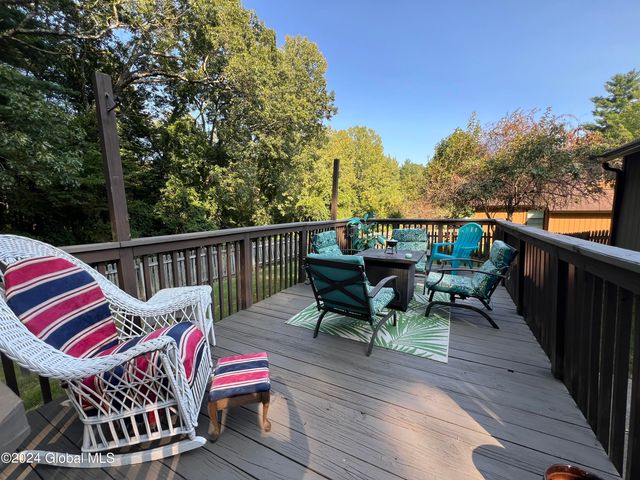 35 Meadow Rue Place, Malta, NY 12020