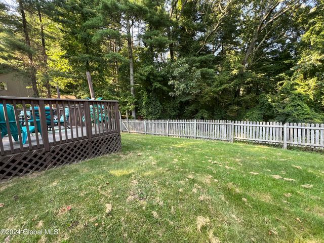 35 Meadow Rue Place, Malta, NY 12020