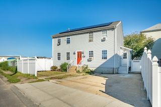 164 Wamsutta St, Fall River, MA 02723