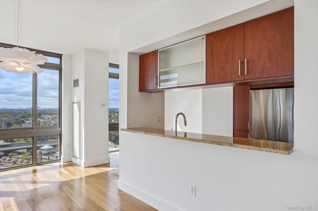 175 Huguenot Street 2006, New Rochelle, NY 10801