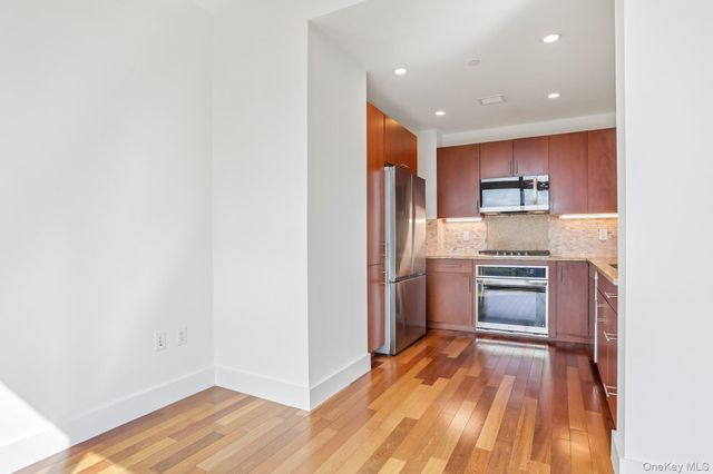 175 Huguenot Street 2006, New Rochelle, NY 10801
