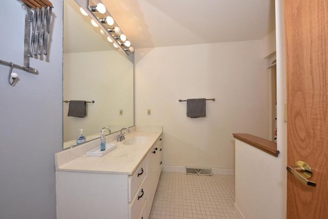 4508 Westchester SQUARE, West Milwaukee, WI 53214