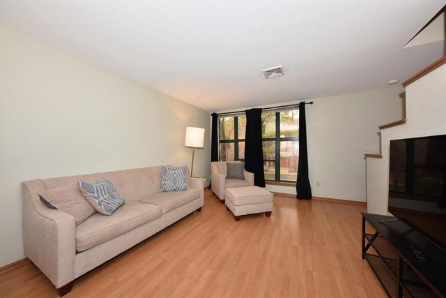 4508 Westchester SQUARE, West Milwaukee, WI 53214