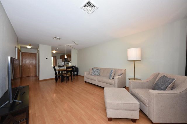 4508 Westchester SQUARE, West Milwaukee, WI 53214