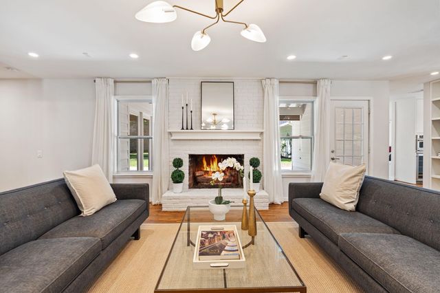 875 Glenchester Drive, Houston, TX 77079