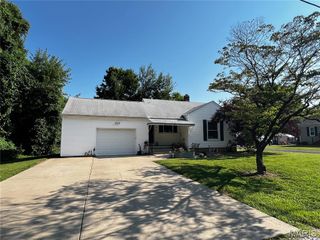 26 Grandview Drive, Collinsville, IL 62234
