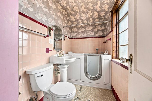9310 S Vanderpoel Avenue, Chicago, IL 60643