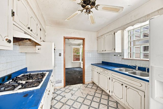 9310 S Vanderpoel Avenue, Chicago, IL 60643