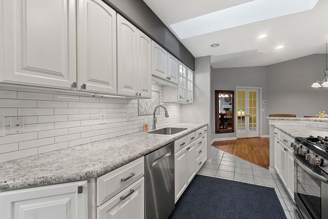 1517 RIVER PINES DRIVE, Green Bay, WI 54311