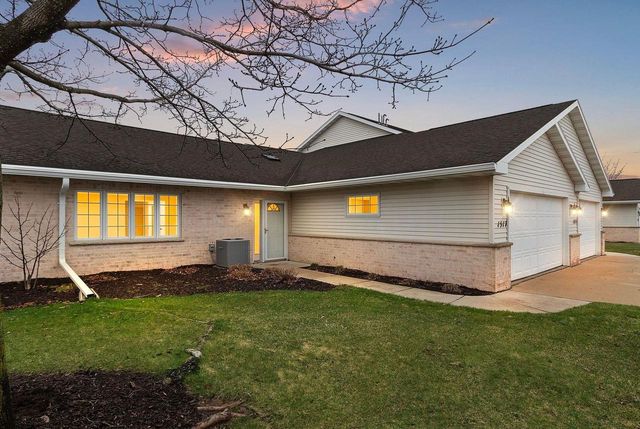 1517 RIVER PINES DRIVE, Green Bay, WI 54311