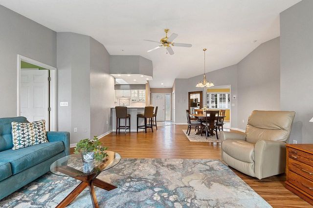 1517 RIVER PINES DRIVE, Green Bay, WI 54311