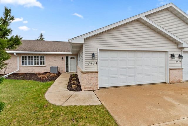 1517 RIVER PINES DRIVE, Green Bay, WI 54311