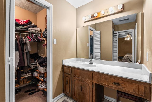 15 Cinderwood, Maumelle, AR 72113