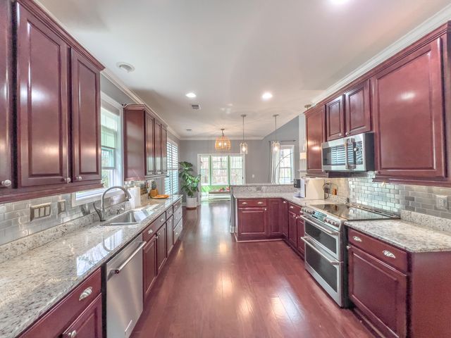 195 Donning Drive, Summerville, SC 29483