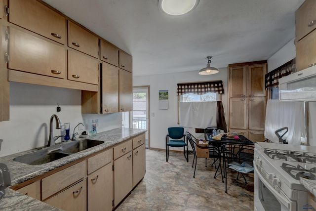 702 HAINES AVE, Rapid City, SD 57701