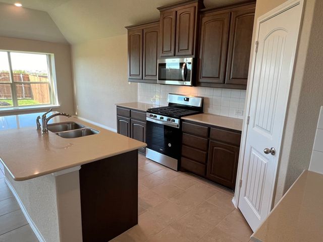 913 Beverly Drive, Cleburne, TX 76033