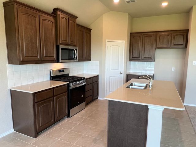 913 Beverly Drive, Cleburne, TX 76033