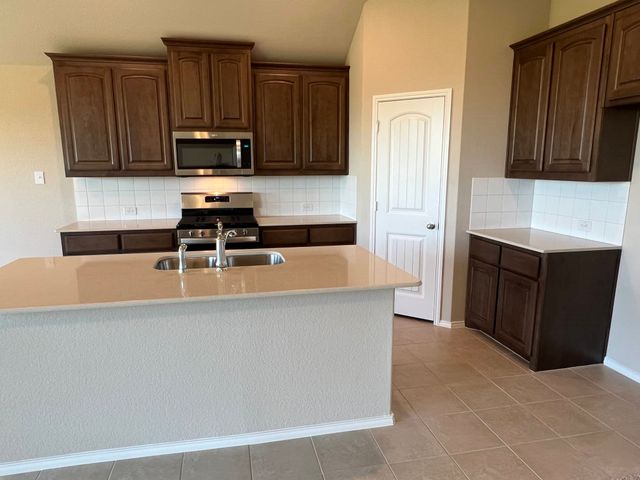 913 Beverly Drive, Cleburne, TX 76033