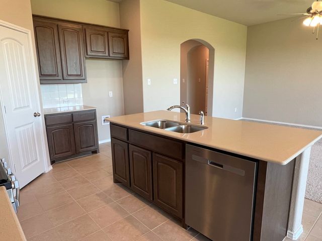 913 Beverly Drive, Cleburne, TX 76033