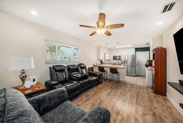 12710 GREENMOOR DRIVE, Tampa, FL 33618