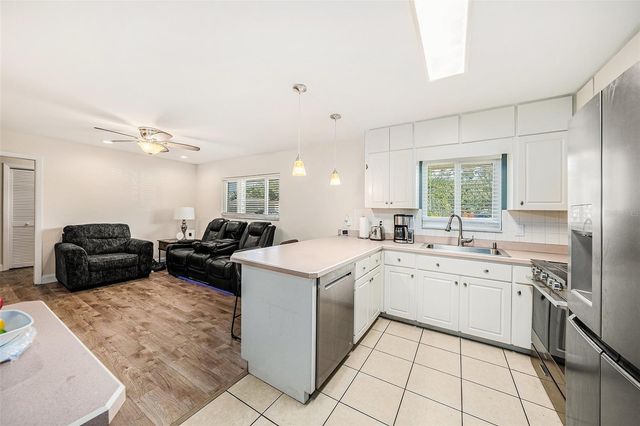 12710 GREENMOOR DRIVE, Tampa, FL 33618