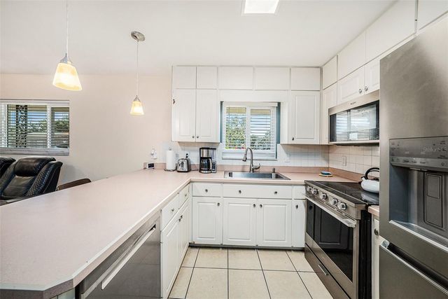 12710 GREENMOOR DRIVE, Tampa, FL 33618