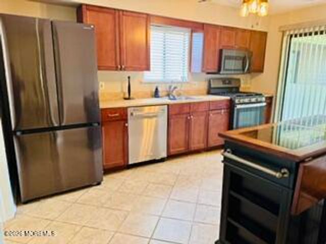 109 Cotswold Circle 2, Ocean Twp, NJ 07712