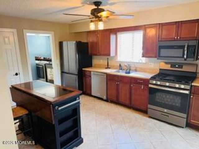 109 Cotswold Circle 2, Ocean Twp, NJ 07712