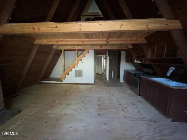 190 Golf Course Road, Rogersville, TN 37857