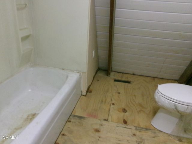 190 Golf Course Road, Rogersville, TN 37857