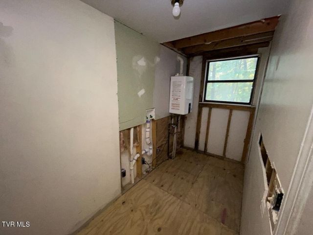 190 Golf Course Road, Rogersville, TN 37857