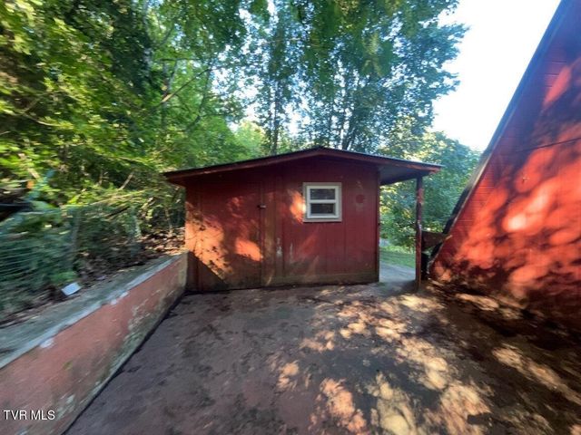 190 Golf Course Road, Rogersville, TN 37857