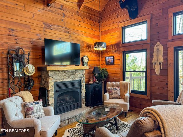 390 John J Smith Rd, Oneida, TN 37841