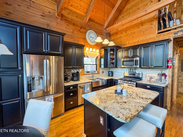 390 John J Smith Rd, Oneida, TN 37841