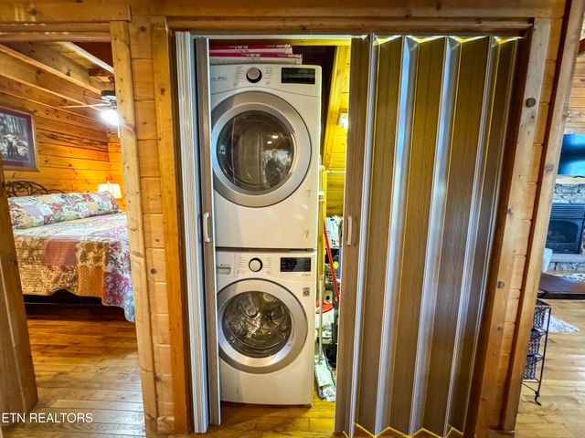 390 John J Smith Rd, Oneida, TN 37841