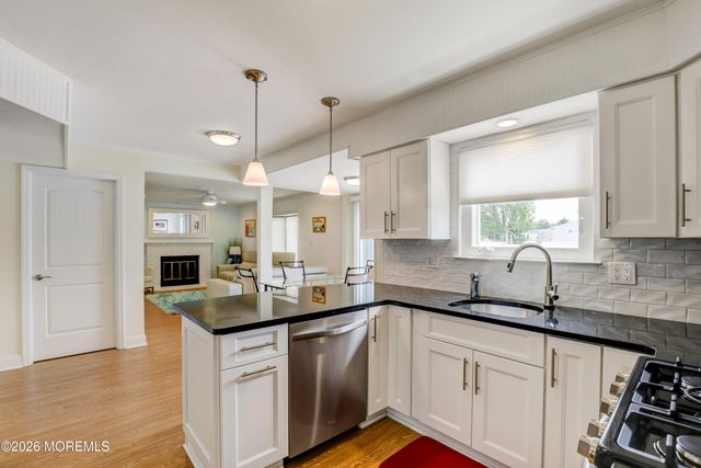 25 Garden Way, Howell, NJ 07731